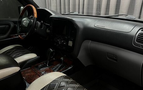 Toyota Land Cruiser 100 рестайлинг 2, 2001 год, 1 799 888 рублей, 14 фотография