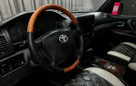 Toyota Land Cruiser 100 рестайлинг 2, 2001 год, 1 799 888 рублей, 8 фотография