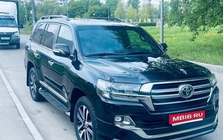 Toyota Land Cruiser 200, 2019 год, 9 000 000 рублей, 2 фотография