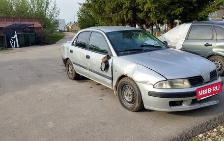 Mitsubishi Carisma I, 2000 год, 65 000 рублей, 2 фотография