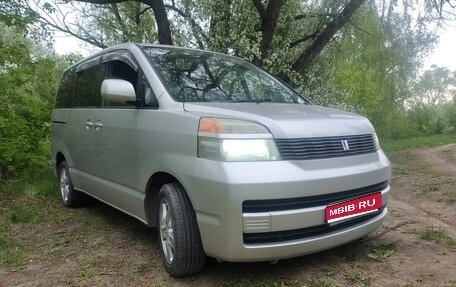 Toyota Voxy II, 2002 год, 900 000 рублей, 1 фотография
