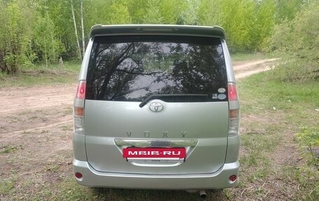 Toyota Voxy II, 2002 год, 900 000 рублей, 2 фотография
