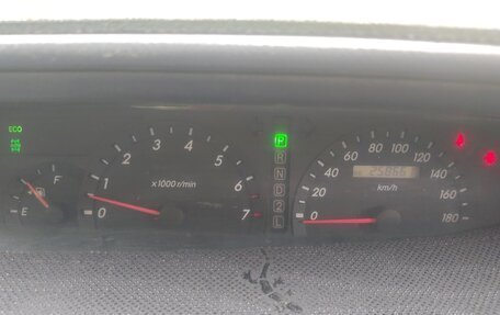 Toyota Voxy II, 2002 год, 900 000 рублей, 6 фотография