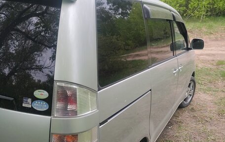 Toyota Voxy II, 2002 год, 900 000 рублей, 13 фотография