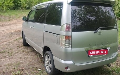 Toyota Voxy II, 2002 год, 900 000 рублей, 12 фотография