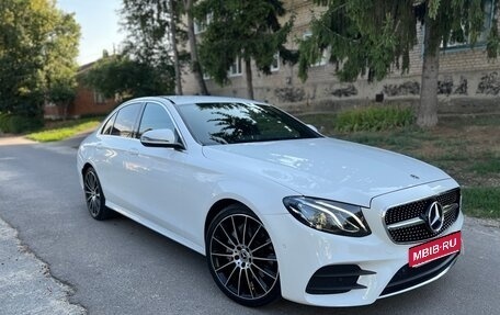 Mercedes-Benz E-Класс, 2018 год, 3 300 000 рублей, 1 фотография