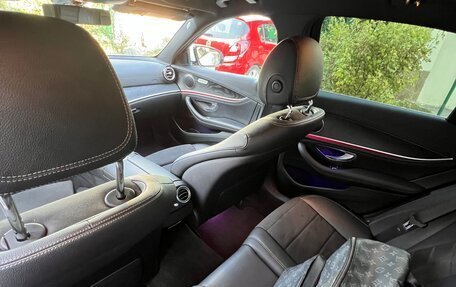 Mercedes-Benz E-Класс, 2018 год, 3 300 000 рублей, 8 фотография