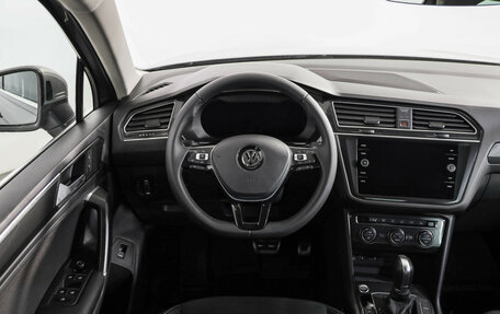 Volkswagen Tiguan II, 2017 год, 2 269 000 рублей, 11 фотография