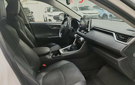 Toyota RAV4, 2021 год, 3 550 000 рублей, 13 фотография