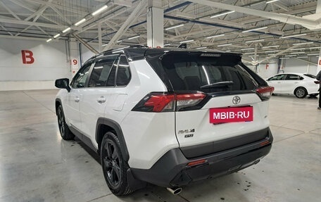 Toyota RAV4, 2021 год, 3 550 000 рублей, 8 фотография