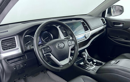 Toyota Highlander III, 2021 год, 4 450 000 рублей, 9 фотография