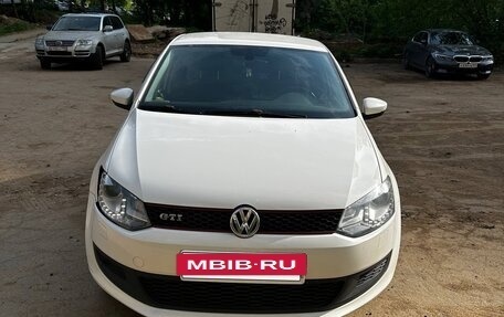 Volkswagen Polo VI (EU Market), 2011 год, 690 000 рублей, 2 фотография