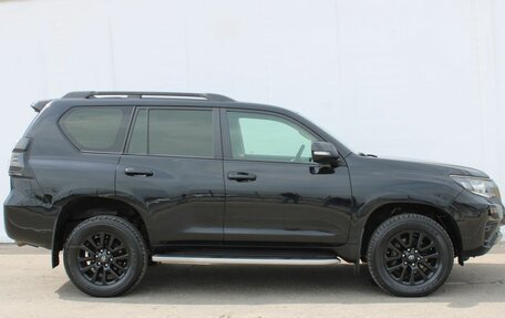 Toyota Land Cruiser Prado 150 рестайлинг 2, 2021 год, 5 200 000 рублей, 7 фотография