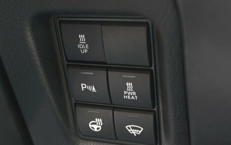 Toyota Land Cruiser Prado 150 рестайлинг 2, 2021 год, 5 200 000 рублей, 15 фотография