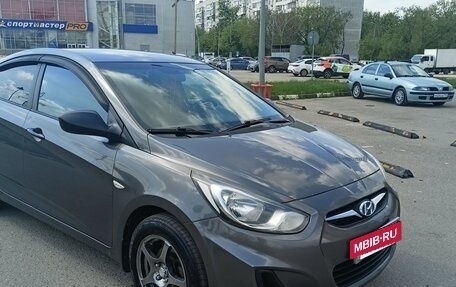 Hyundai Solaris II рестайлинг, 2013 год, 670 000 рублей, 5 фотография