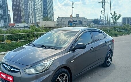 Hyundai Solaris II рестайлинг, 2013 год, 670 000 рублей, 2 фотография