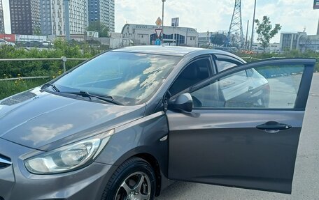 Hyundai Solaris II рестайлинг, 2013 год, 670 000 рублей, 17 фотография