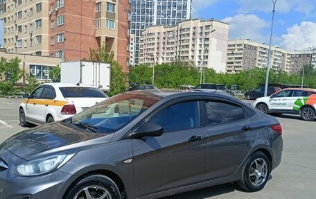 Hyundai Solaris II рестайлинг, 2013 год, 670 000 рублей, 21 фотография