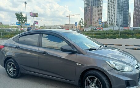 Hyundai Solaris II рестайлинг, 2013 год, 670 000 рублей, 28 фотография
