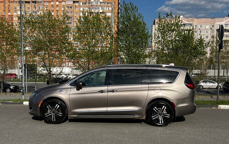 Chrysler Pacifica (RU), 2017 год, 3 000 000 рублей, 4 фотография