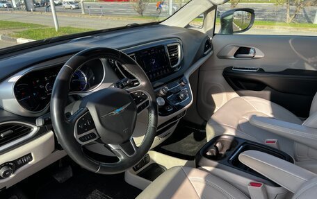 Chrysler Pacifica (RU), 2017 год, 3 000 000 рублей, 13 фотография