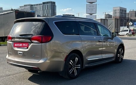 Chrysler Pacifica (RU), 2017 год, 3 000 000 рублей, 6 фотография