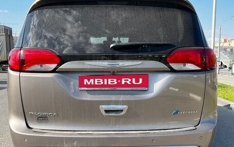 Chrysler Pacifica (RU), 2017 год, 3 000 000 рублей, 9 фотография