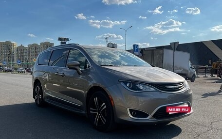 Chrysler Pacifica (RU), 2017 год, 3 000 000 рублей, 7 фотография
