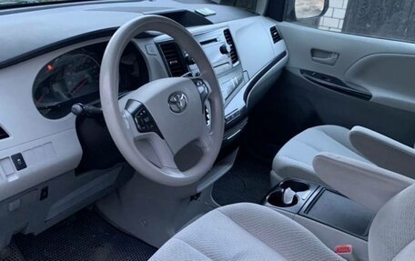 Toyota Sienna III, 2013 год, 2 150 000 рублей, 5 фотография