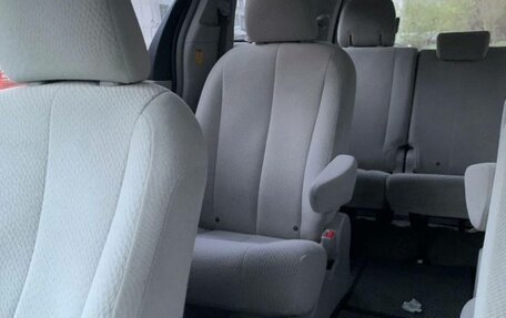Toyota Sienna III, 2013 год, 2 150 000 рублей, 8 фотография