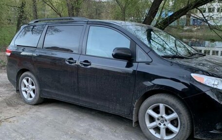 Toyota Sienna III, 2013 год, 2 150 000 рублей, 4 фотография