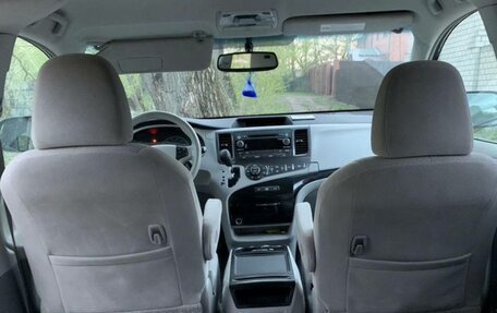 Toyota Sienna III, 2013 год, 2 150 000 рублей, 10 фотография