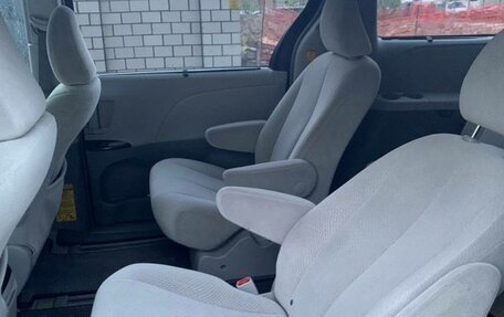 Toyota Sienna III, 2013 год, 2 150 000 рублей, 9 фотография