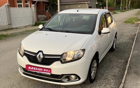 Renault Logan II, 2017 год, 715 000 рублей, 2 фотография