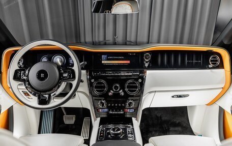Rolls-Royce Cullinan, 2025 год, 71 965 800 рублей, 3 фотография