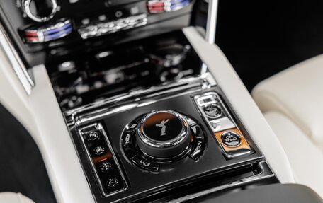 Rolls-Royce Cullinan, 2025 год, 71 965 800 рублей, 37 фотография