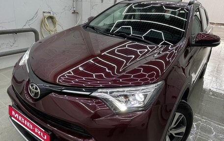 Toyota RAV4, 2018 год, 2 235 000 рублей, 2 фотография