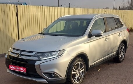 Mitsubishi Outlander III рестайлинг 3, 2016 год, 1 690 000 рублей, 1 фотография