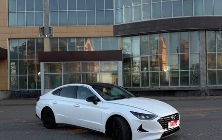 Hyundai Sonata VIII, 2021 год, 2 350 000 рублей, 1 фотография
