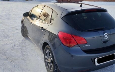 Opel Astra J, 2011 год, 700 000 рублей, 3 фотография
