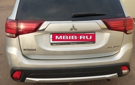 Mitsubishi Outlander III рестайлинг 3, 2016 год, 1 690 000 рублей, 3 фотография