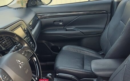 Mitsubishi Outlander III рестайлинг 3, 2016 год, 1 690 000 рублей, 5 фотография