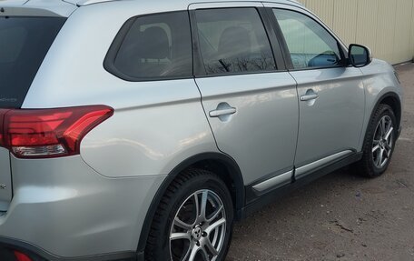 Mitsubishi Outlander III рестайлинг 3, 2016 год, 1 690 000 рублей, 18 фотография