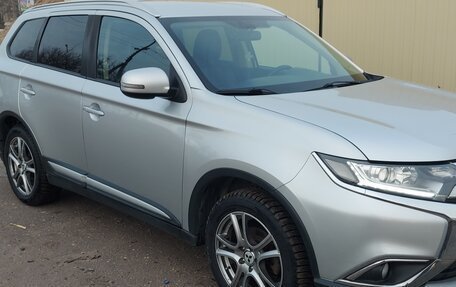 Mitsubishi Outlander III рестайлинг 3, 2016 год, 1 690 000 рублей, 21 фотография