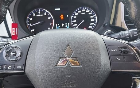 Mitsubishi Outlander III рестайлинг 3, 2016 год, 1 690 000 рублей, 17 фотография