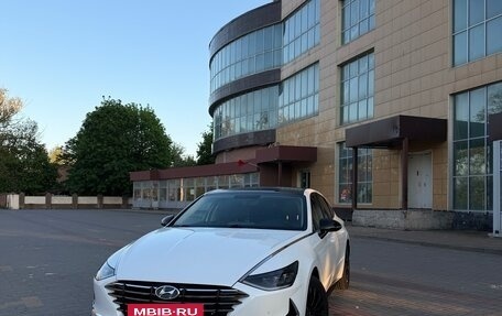 Hyundai Sonata VIII, 2021 год, 2 350 000 рублей, 2 фотография