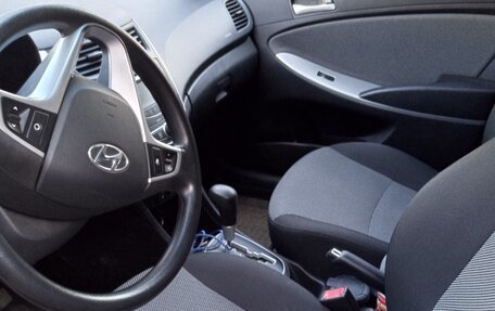 Hyundai Solaris II рестайлинг, 2013 год, 1 000 000 рублей, 3 фотография