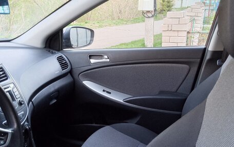Hyundai Solaris II рестайлинг, 2013 год, 1 000 000 рублей, 4 фотография