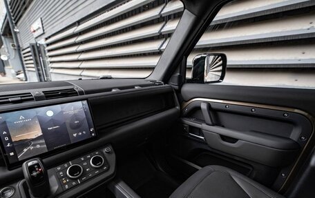 Land Rover Defender II, 2024 год, 15 500 000 рублей, 13 фотография