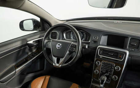 Volvo V60 Cross Country II, 2015 год, 1 949 000 рублей, 9 фотография